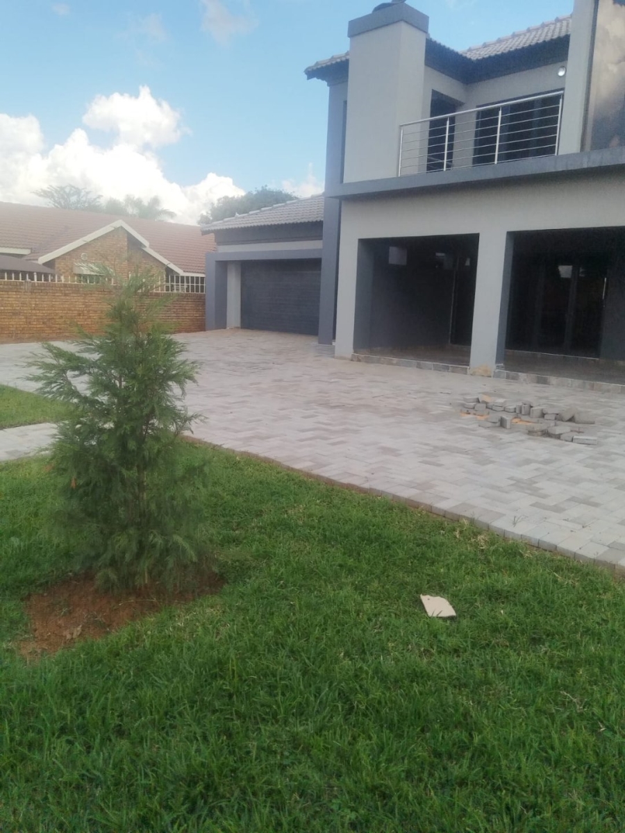 4 Bedroom Property for Sale in Karenpark Gauteng