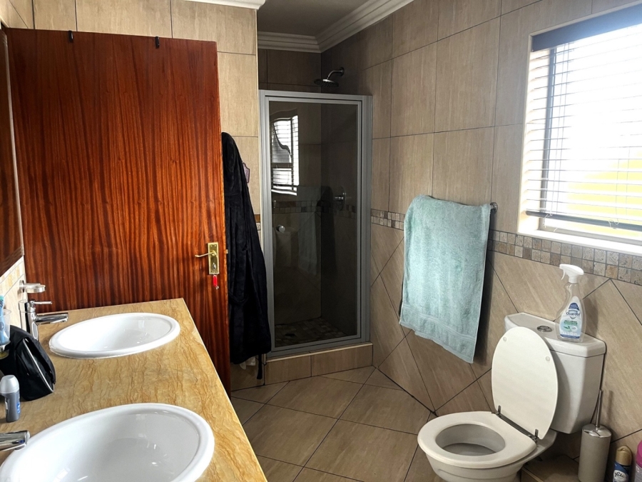 3 Bedroom Property for Sale in Newmark Estate Gauteng