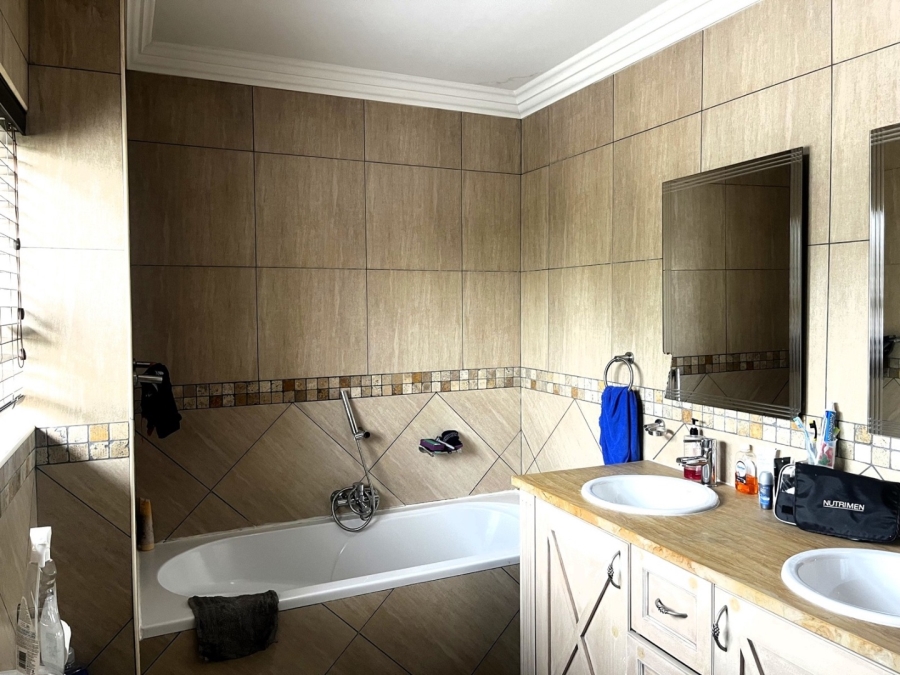 3 Bedroom Property for Sale in Newmark Estate Gauteng