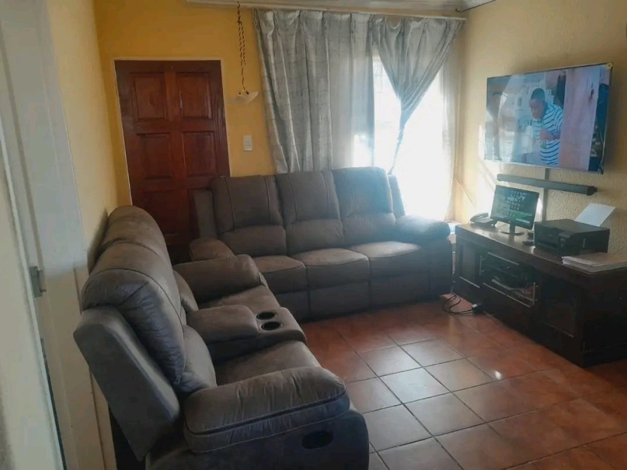 2 Bedroom Property for Sale in Aureus Gauteng