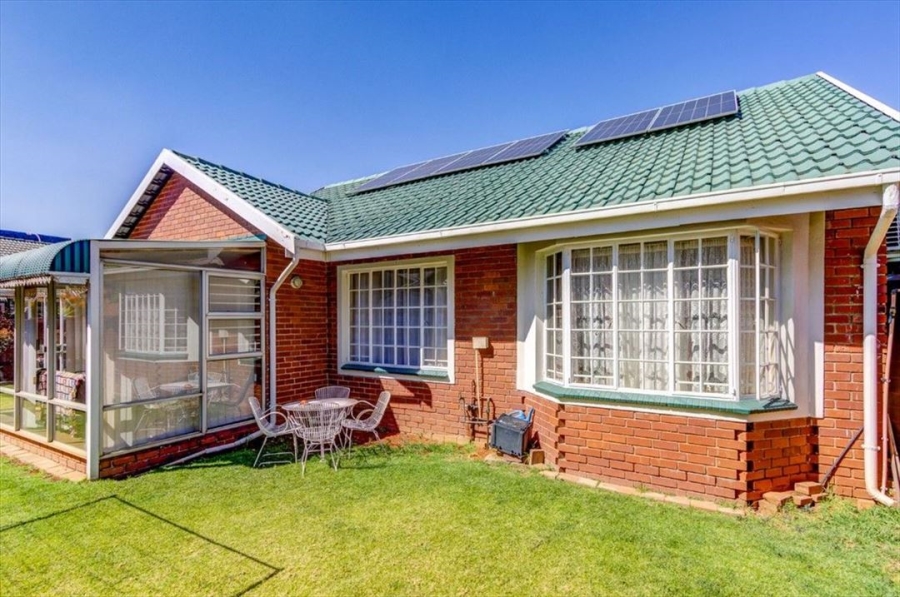 3 Bedroom Property for Sale in Glen Marais Gauteng