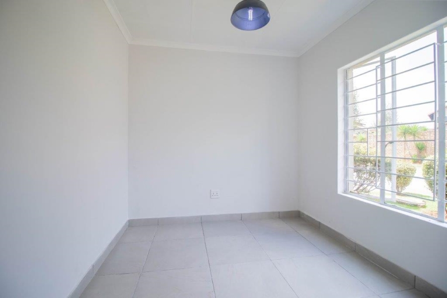 4 Bedroom Property for Sale in Kleinfontein Gauteng