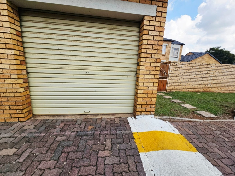 To Let 2 Bedroom Property for Rent in Monavoni Gauteng