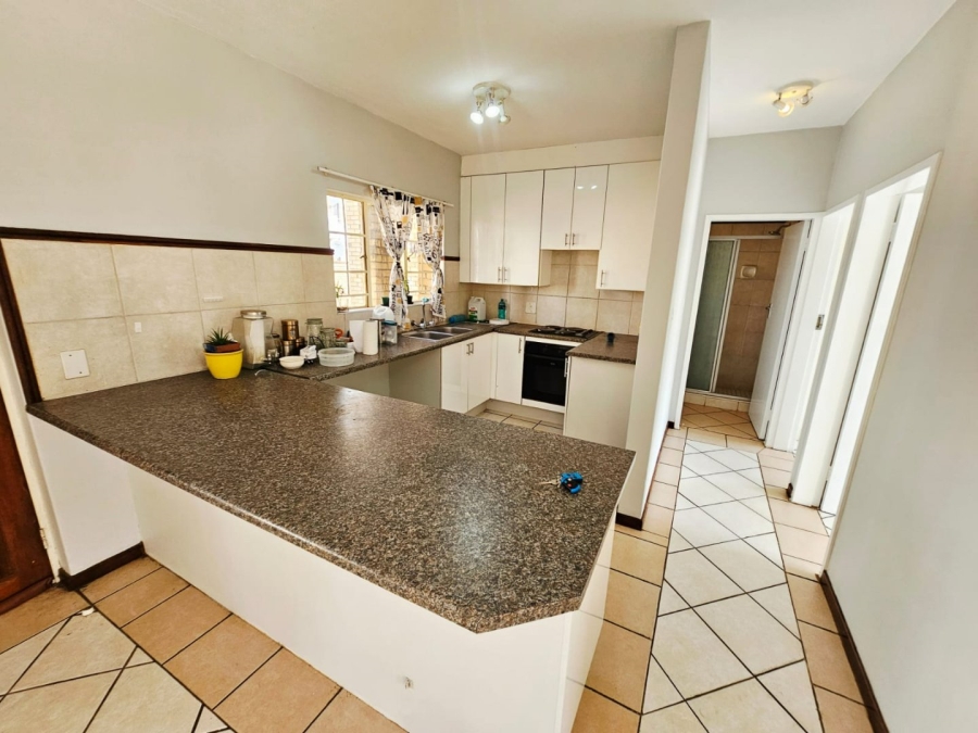 To Let 2 Bedroom Property for Rent in Monavoni Gauteng