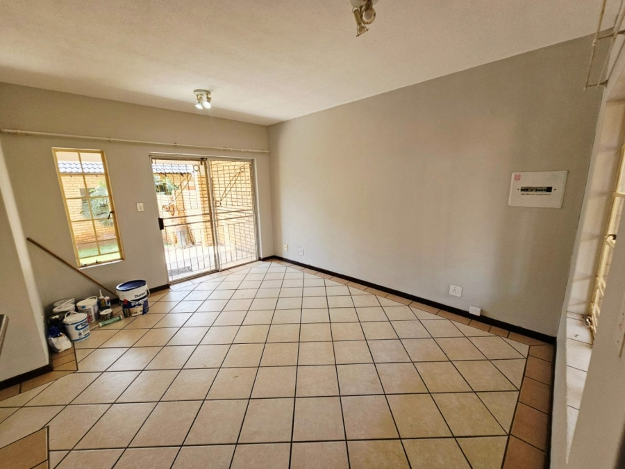 To Let 2 Bedroom Property for Rent in Monavoni Gauteng