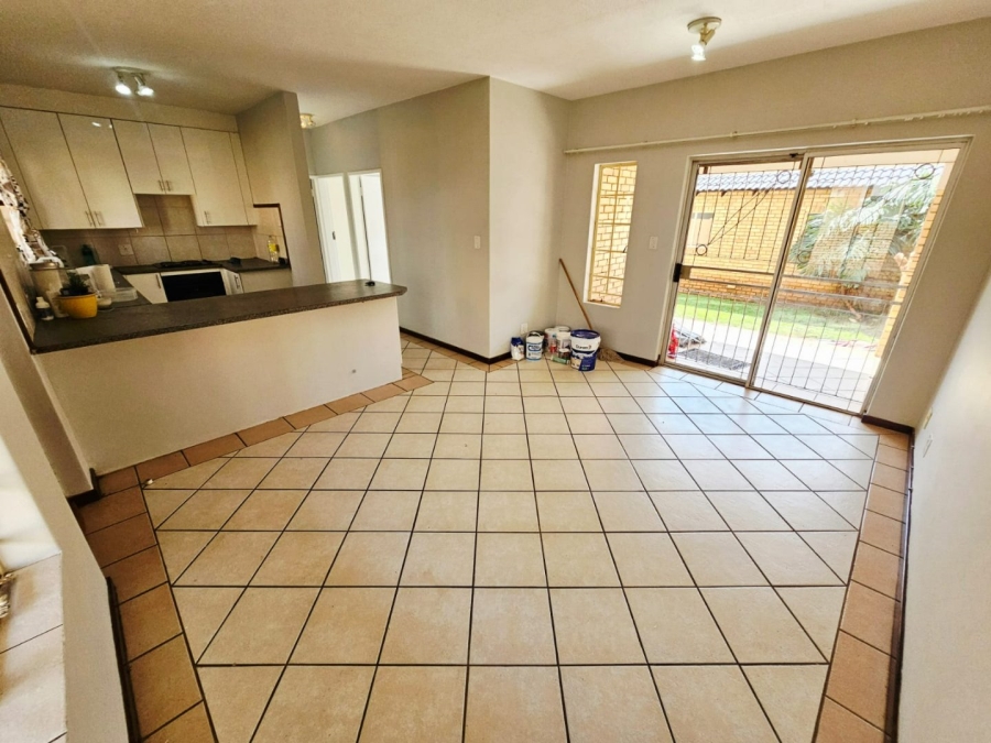 To Let 2 Bedroom Property for Rent in Monavoni Gauteng