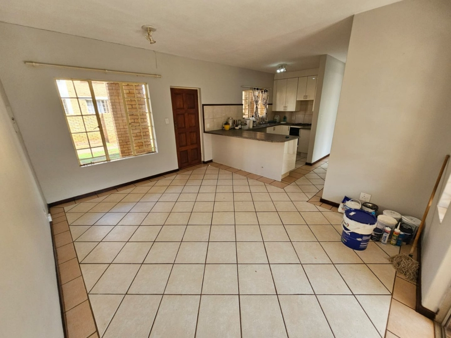 To Let 2 Bedroom Property for Rent in Monavoni Gauteng