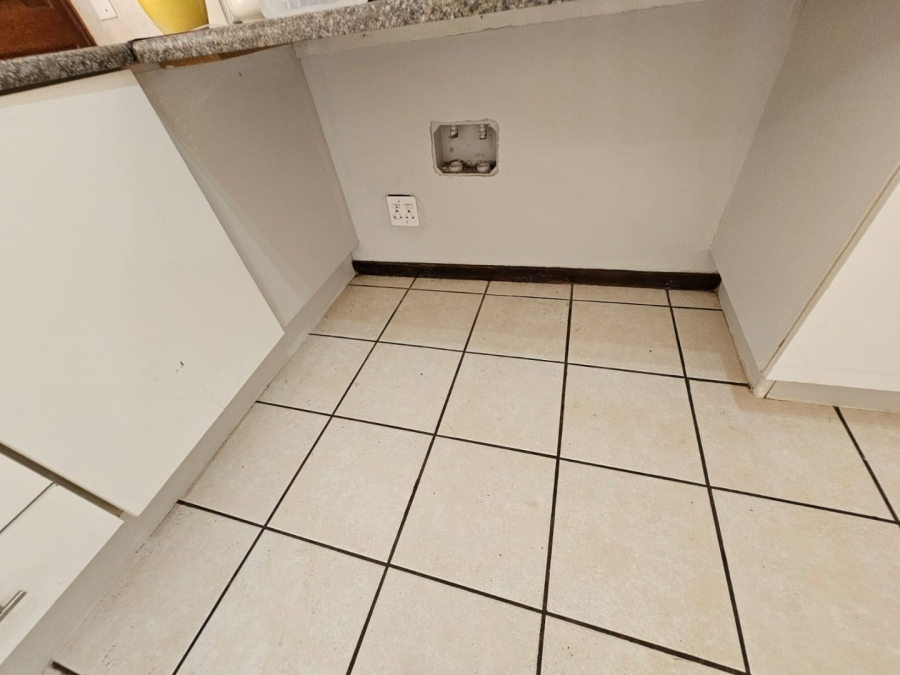 To Let 2 Bedroom Property for Rent in Monavoni Gauteng