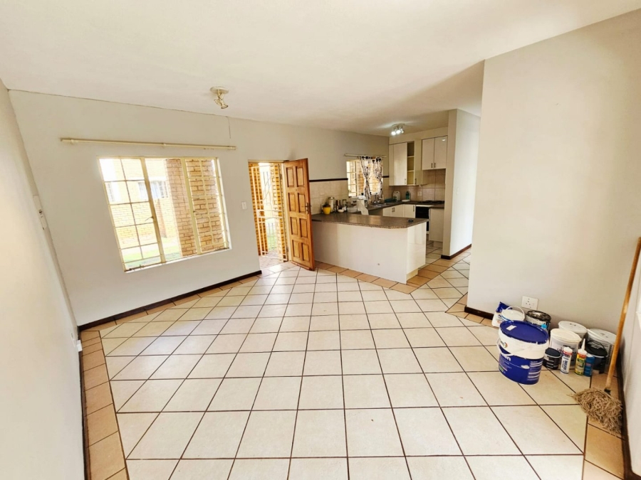 To Let 2 Bedroom Property for Rent in Monavoni Gauteng