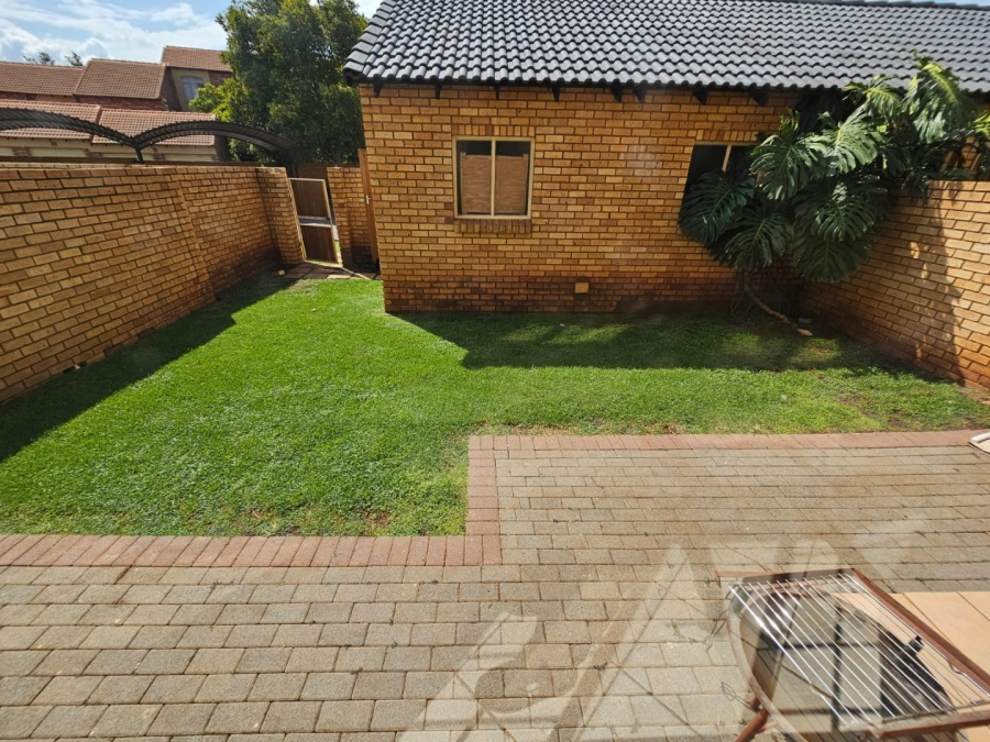 To Let 2 Bedroom Property for Rent in Monavoni Gauteng