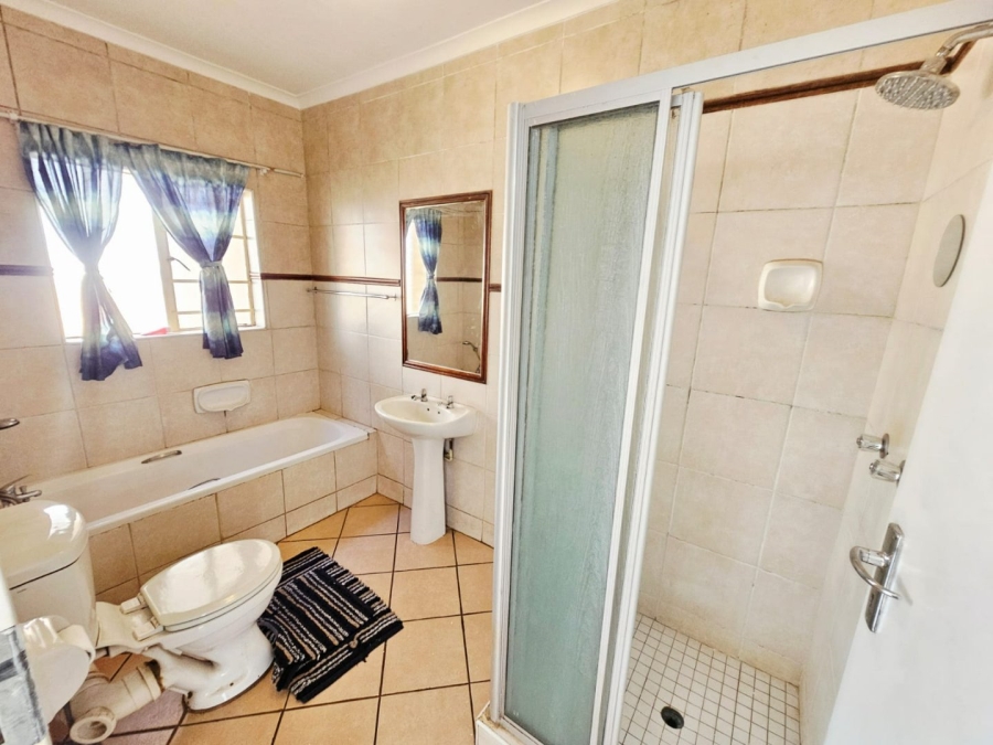 To Let 2 Bedroom Property for Rent in Monavoni Gauteng