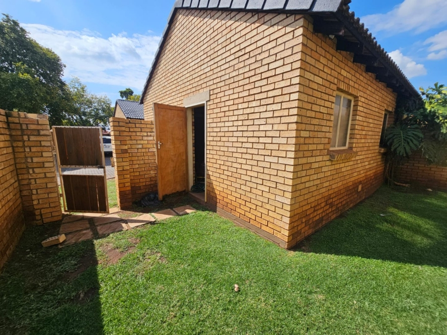 To Let 2 Bedroom Property for Rent in Monavoni Gauteng