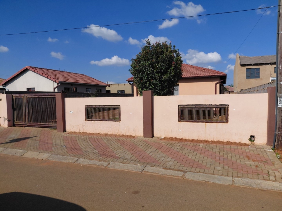 2 Bedroom Property for Sale in Protea Glen Gauteng