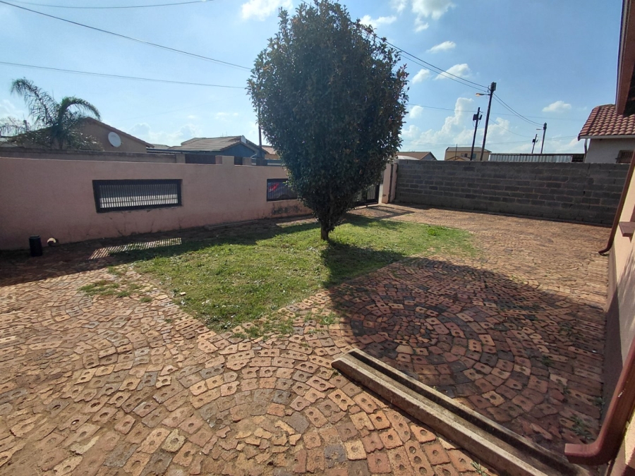 2 Bedroom Property for Sale in Protea Glen Gauteng