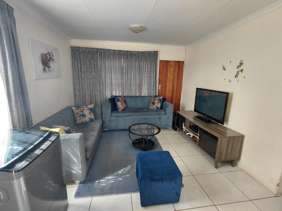 2 Bedroom Property for Sale in Protea Glen Gauteng