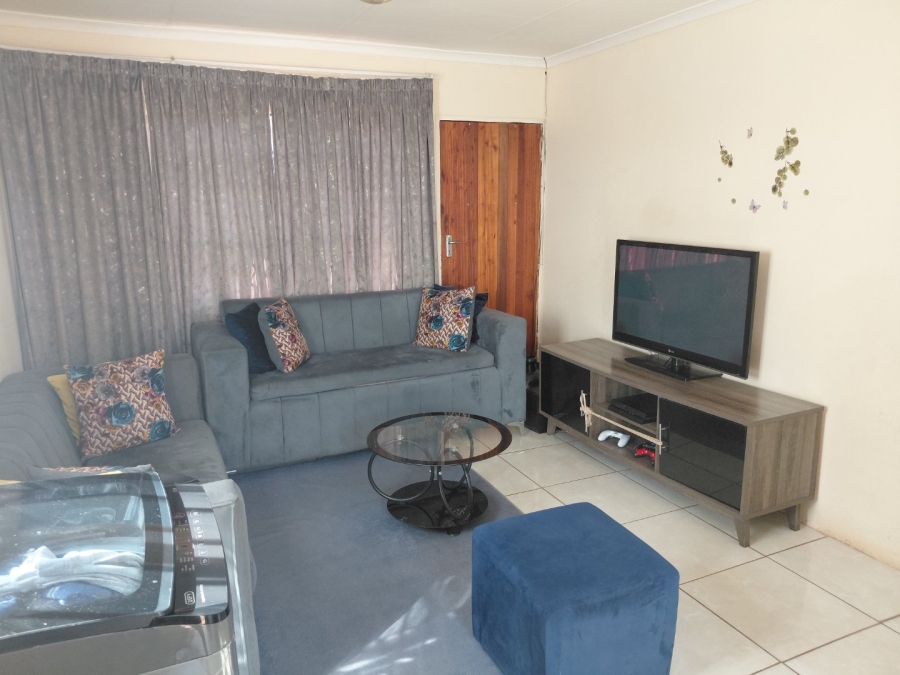 2 Bedroom Property for Sale in Protea Glen Gauteng