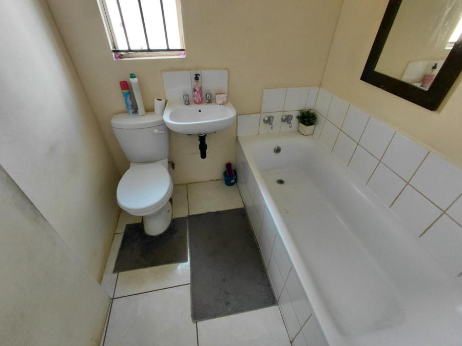 2 Bedroom Property for Sale in Protea Glen Gauteng