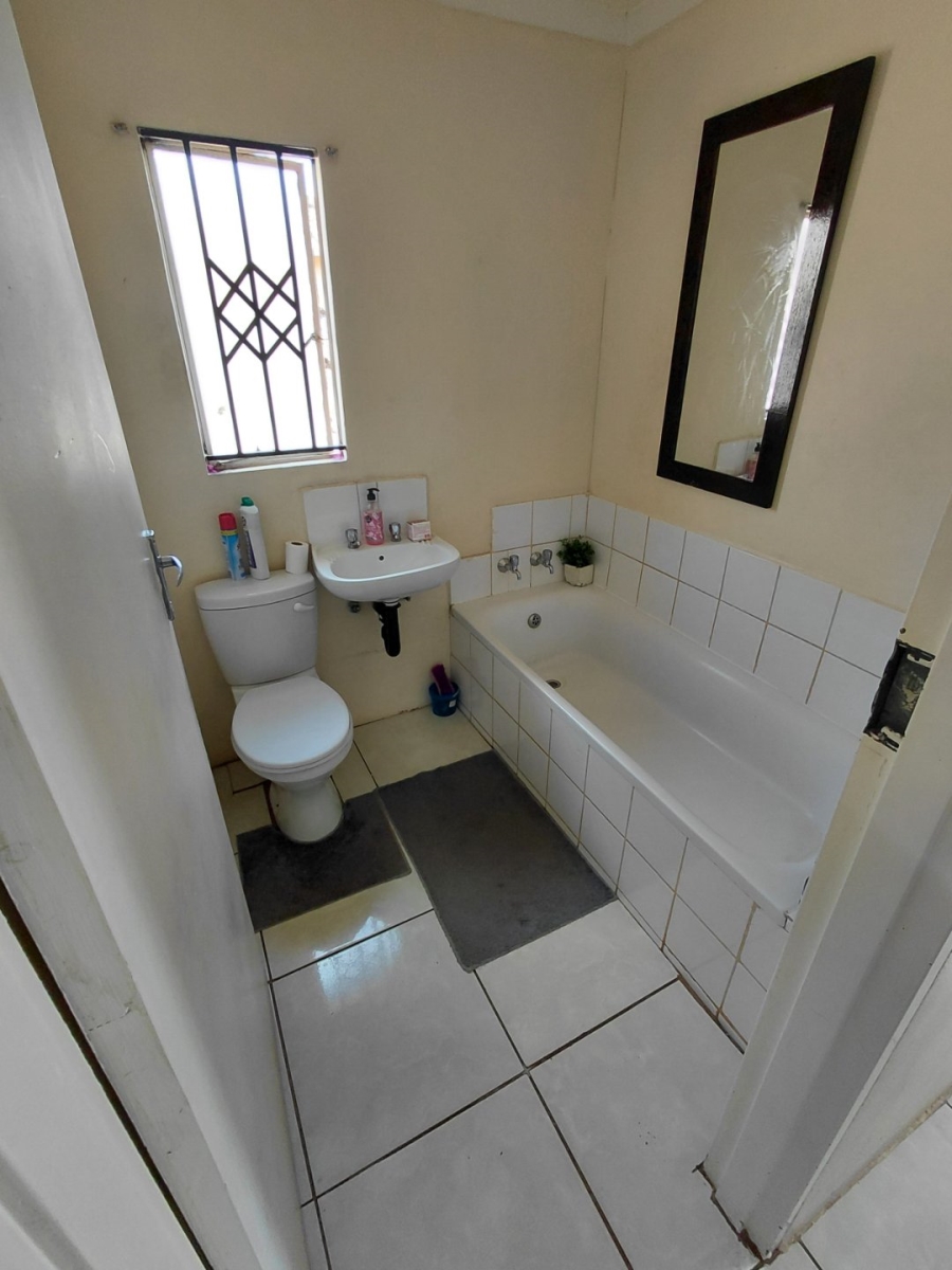2 Bedroom Property for Sale in Protea Glen Gauteng