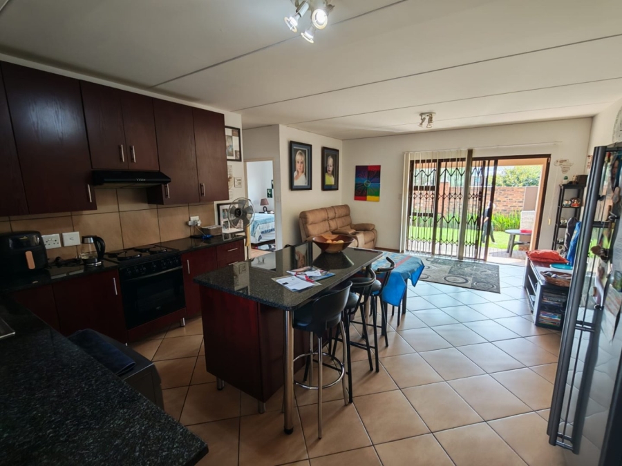 2 Bedroom Property for Sale in Albertsdal Gauteng