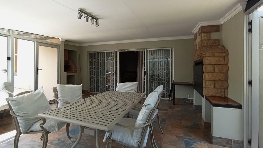 4 Bedroom Property for Sale in Waterkloof Ridge Gauteng