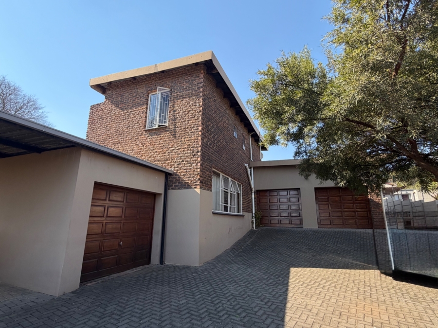 5 Bedroom Property for Sale in Waterkloof Ridge Gauteng