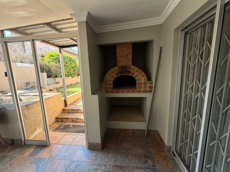 5 Bedroom Property for Sale in Waterkloof Ridge Gauteng