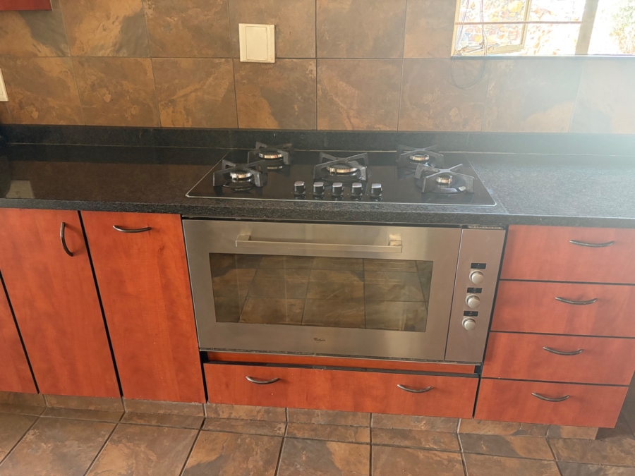 5 Bedroom Property for Sale in Waterkloof Ridge Gauteng