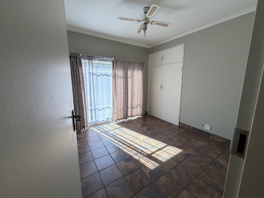 5 Bedroom Property for Sale in Waterkloof Ridge Gauteng