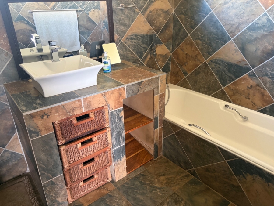 5 Bedroom Property for Sale in Waterkloof Ridge Gauteng