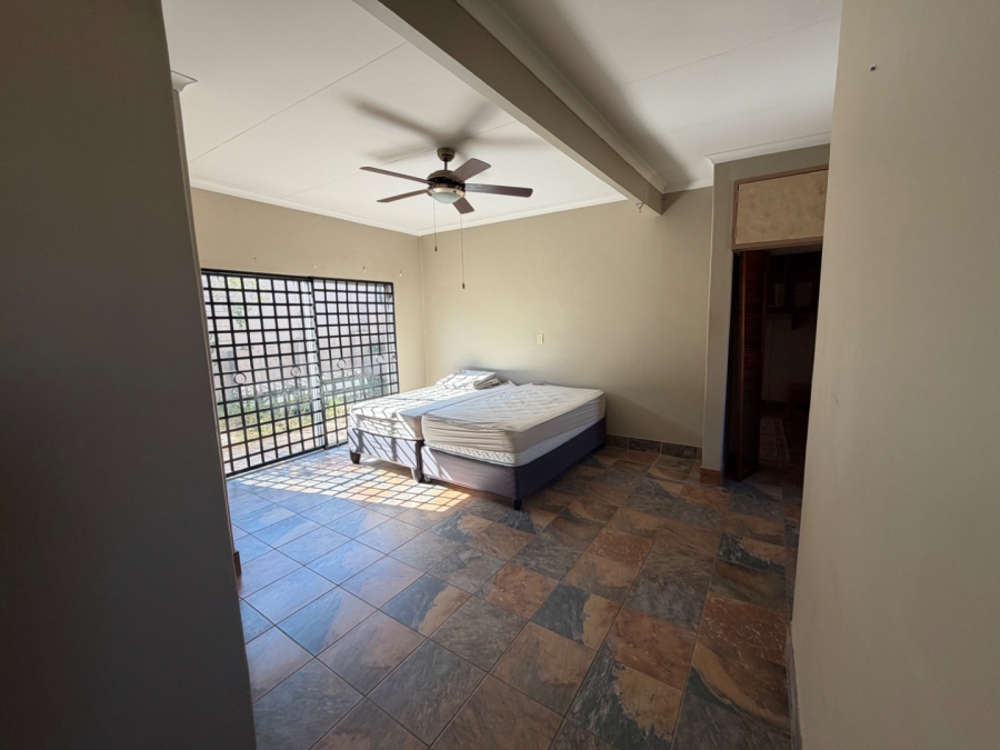 5 Bedroom Property for Sale in Waterkloof Ridge Gauteng