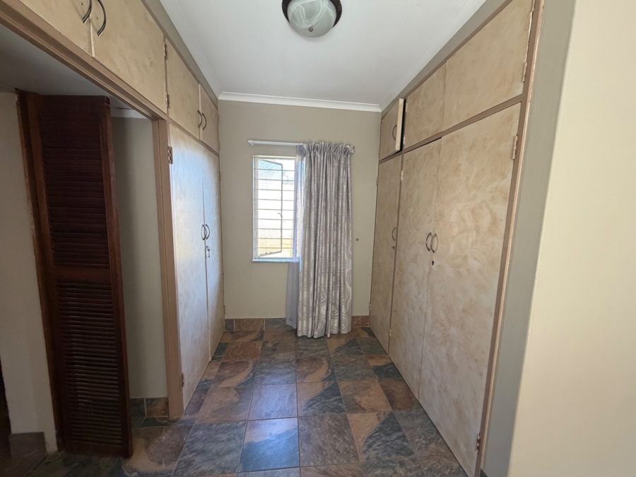 5 Bedroom Property for Sale in Waterkloof Ridge Gauteng
