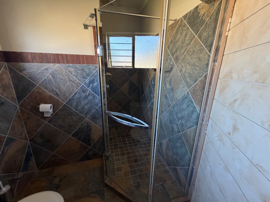 5 Bedroom Property for Sale in Waterkloof Ridge Gauteng