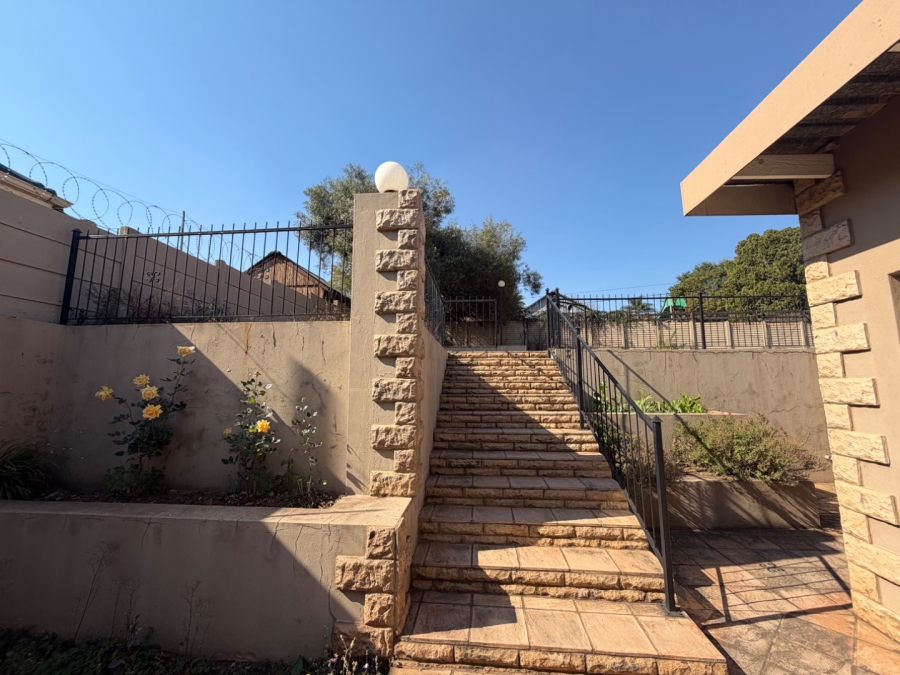 5 Bedroom Property for Sale in Waterkloof Ridge Gauteng