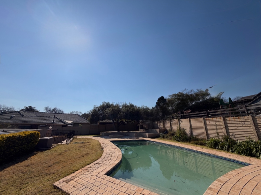 5 Bedroom Property for Sale in Waterkloof Ridge Gauteng