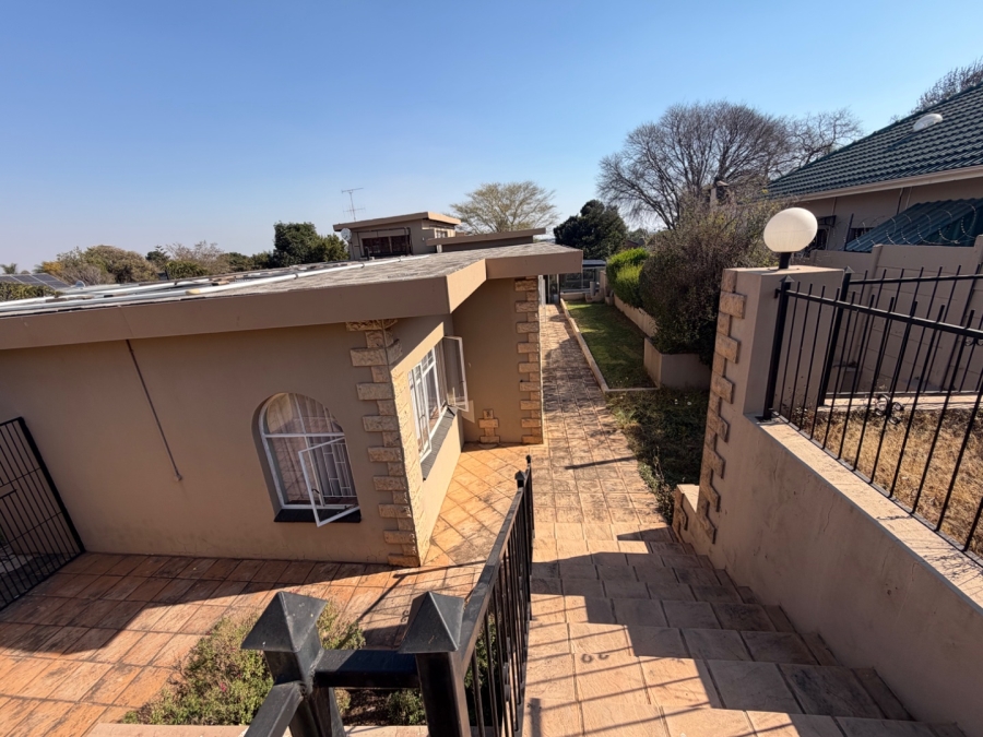 5 Bedroom Property for Sale in Waterkloof Ridge Gauteng