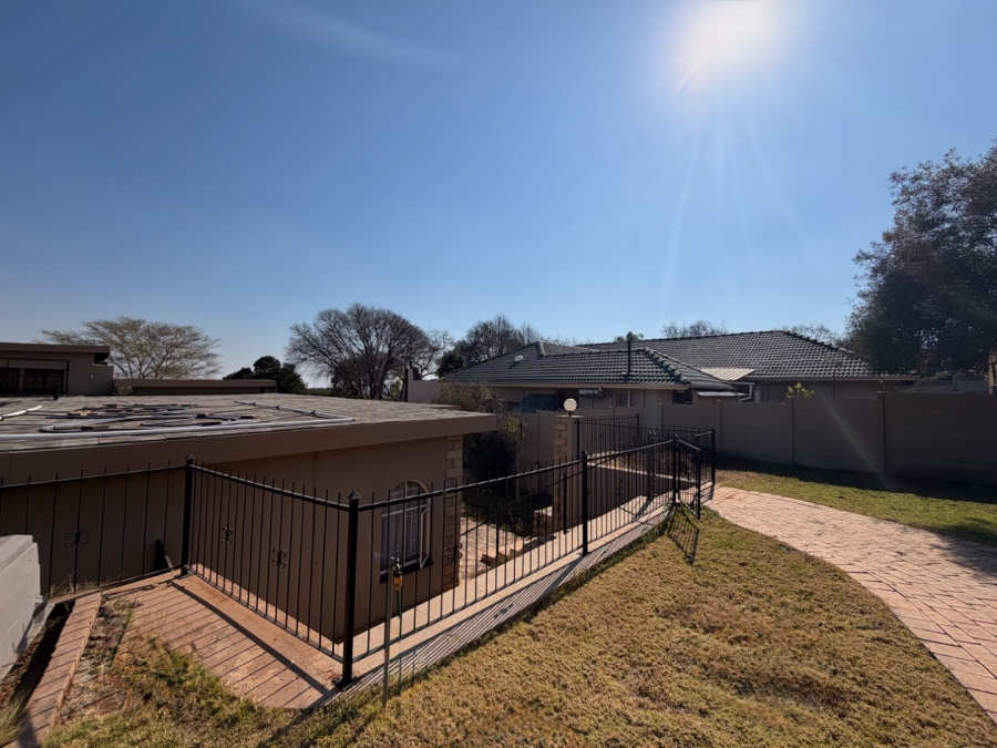 5 Bedroom Property for Sale in Waterkloof Ridge Gauteng