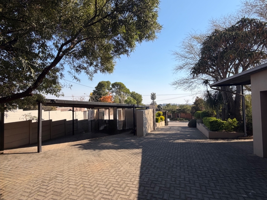 5 Bedroom Property for Sale in Waterkloof Ridge Gauteng