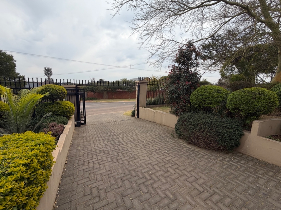5 Bedroom Property for Sale in Waterkloof Ridge Gauteng