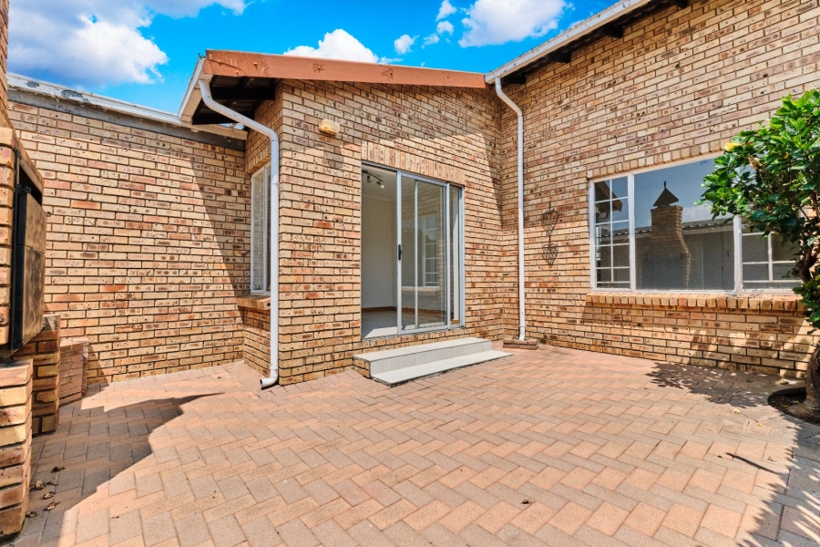To Let 3 Bedroom Property for Rent in Allens Nek Gauteng