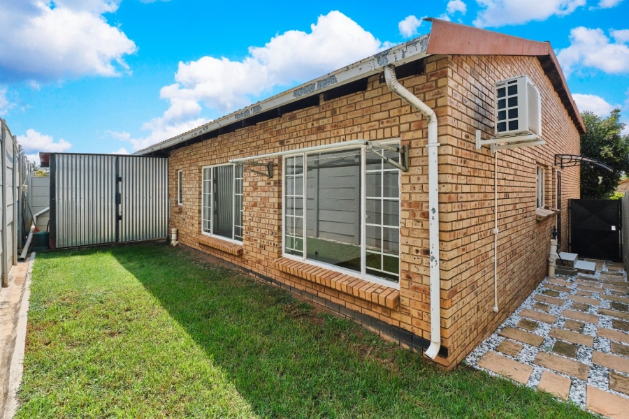To Let 3 Bedroom Property for Rent in Allens Nek Gauteng