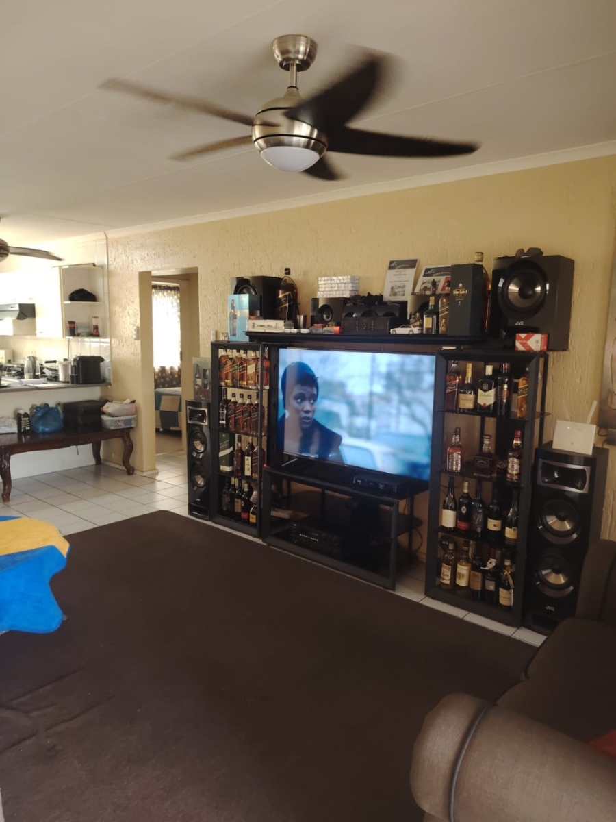 2 Bedroom Property for Sale in Vanderbijlpark SW 5 Gauteng