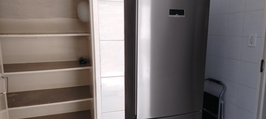 To Let 2 Bedroom Property for Rent in River Club Gauteng