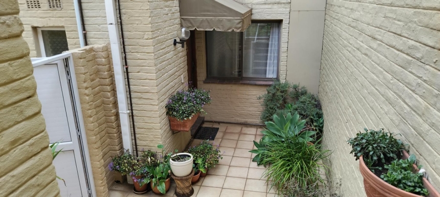To Let 2 Bedroom Property for Rent in River Club Gauteng