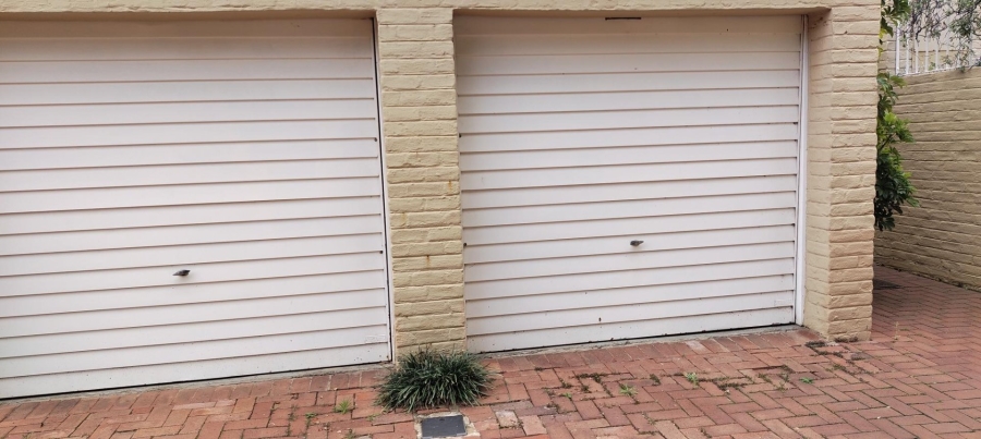 To Let 2 Bedroom Property for Rent in River Club Gauteng