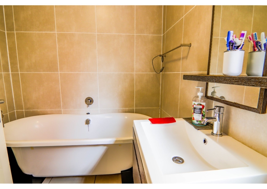 To Let 3 Bedroom Property for Rent in Greenstone Hill Gauteng