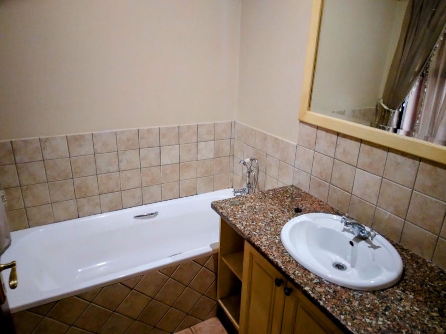 To Let 4 Bedroom Property for Rent in Waterkloof Ridge Gauteng