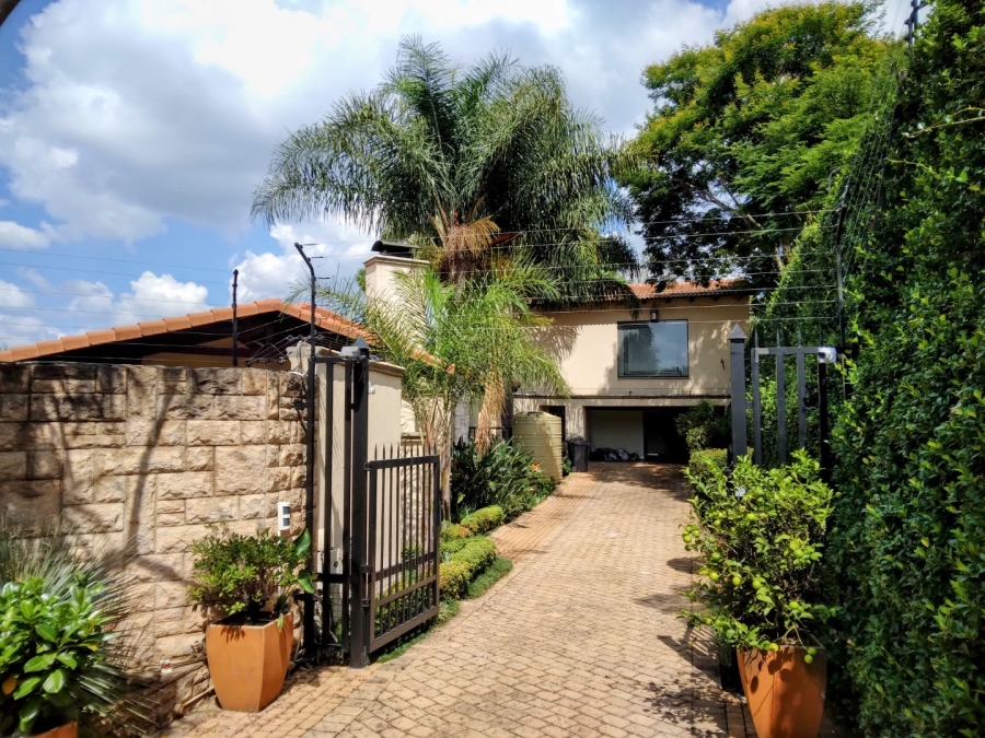 To Let 4 Bedroom Property for Rent in Waterkloof Ridge Gauteng