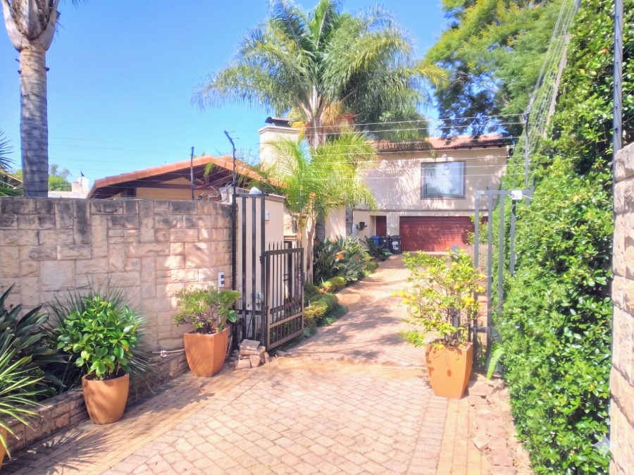 To Let 4 Bedroom Property for Rent in Waterkloof Ridge Gauteng