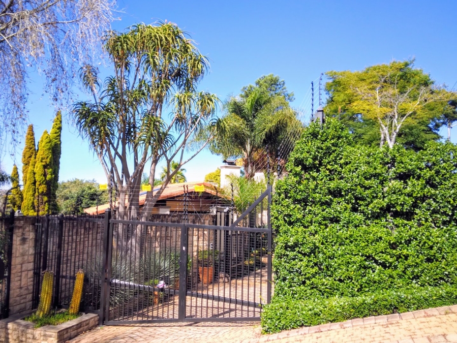 To Let 4 Bedroom Property for Rent in Waterkloof Ridge Gauteng