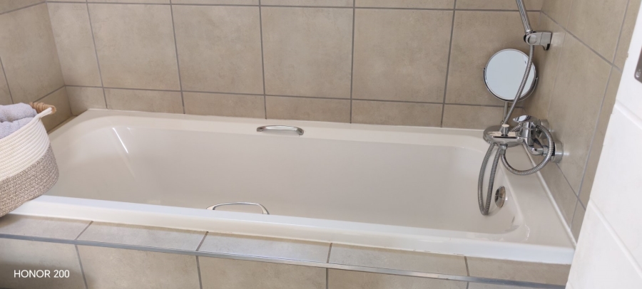 4 Bedroom Property for Sale in Monavoni Gauteng